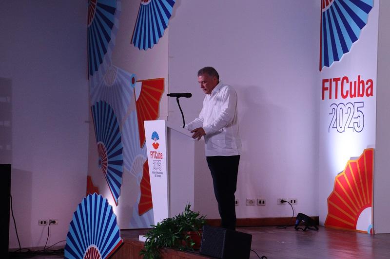 Ministro turismo de cuba vuelo1
